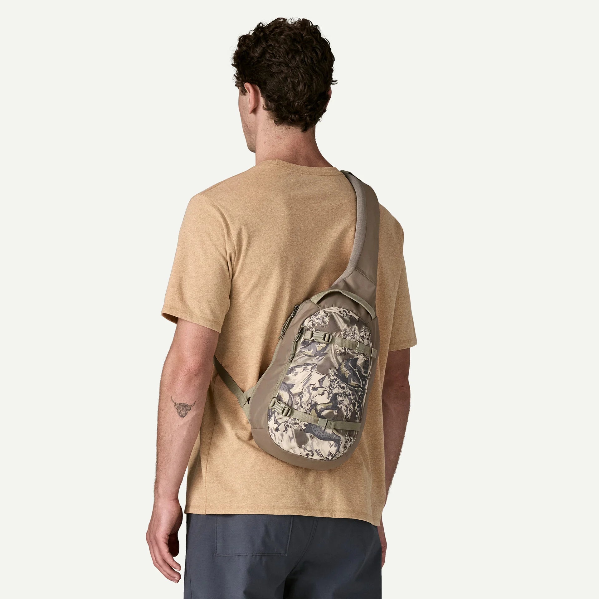 Patagonia Atom Sling Bag 8L in Wing Grey