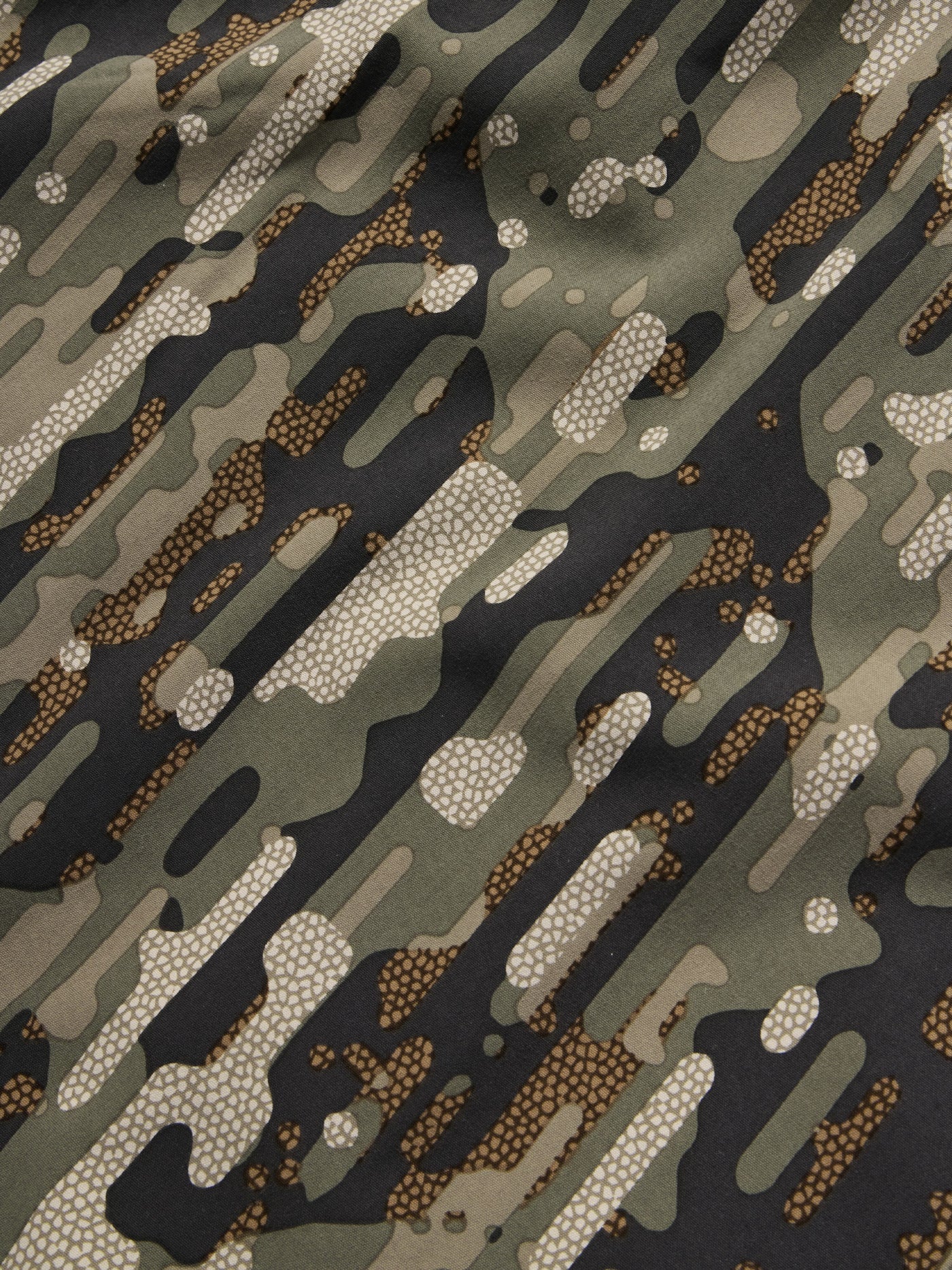 Duck Camp Men’s Lightweight Hunting Shirt Long Sleeve in Woodland Camo